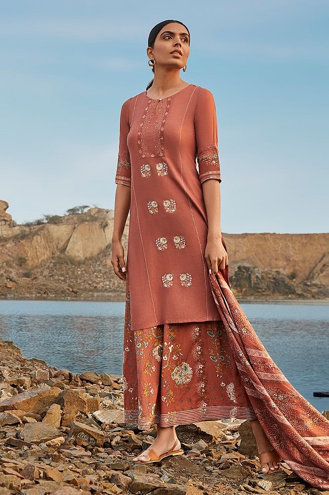Buy online Orange Rayon Straight Kurti from Kurta Kurtis for Women by  Highlight Fashion Export for ₹449 at 78% off | 2024 Limeroad.com
